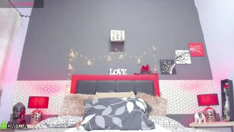 Snapshot of amanda_6ix9ine chatting on December 27, 1:32 am diana Private is Open online show from December 27, 1:32 am