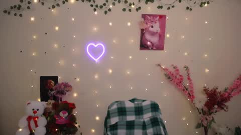 Snapshot of amanda_bright_ chatting on May 9, 8:19 am amanda_bright_ online show from May 9, 8:19 am
