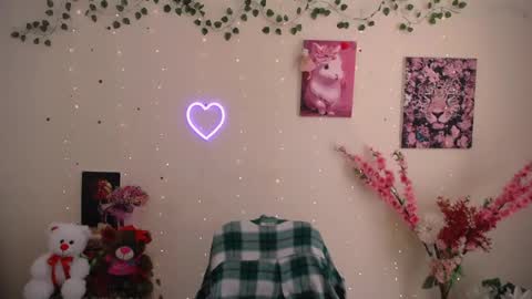 Snapshot of amanda_bright_ chatting on May 19, 10:32 am amanda_bright_ online show from May 19, 10:32 am
