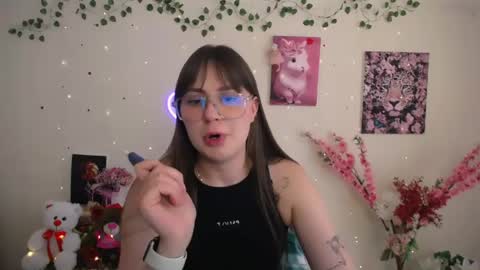 Snapshot of amanda_bright_ chatting on May 21, 10:11 am amanda_bright_ online show from May 21, 10:11 am