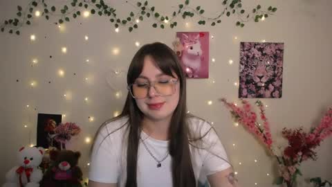Snapshot of amanda_bright_ chatting on June 3, 2:33 pm amanda_bright_ online show from June 3, 2:33 pm