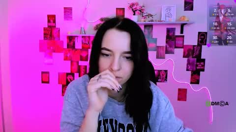 amanda_dark_ online show from March 6, 9:50 am