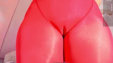 Snapshot of amanda_marcuzzi chatting on October 24, 12:01 pm Amanda Marcuzzi  online show from October 24, 12:01 pm