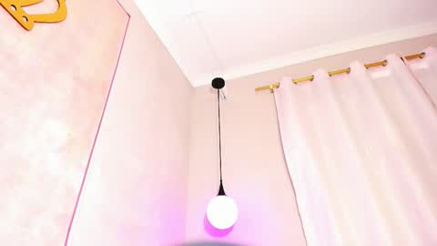 Snapshot of amanda_marcuzzi chatting on October 25, 11:51 am Amanda Marcuzzi  online show from October 25, 11:51 am