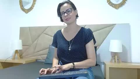 amanda_ramirez online show from September 17, 7:37 pm