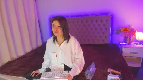 Snapshot of amandahoppe chatting on April 15, 5:25 am Amanda online show from April 15, 5:25 am