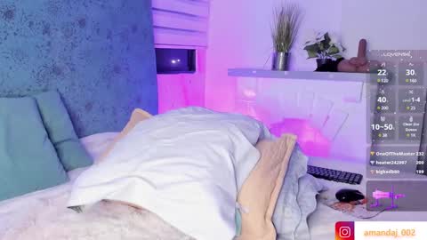 amandajoness  online show from January 15, 1:45 am