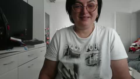 Snapshot of amandamuller1982 chatting on October 27, 11:47 am Anda online show from October 27, 11:47 am