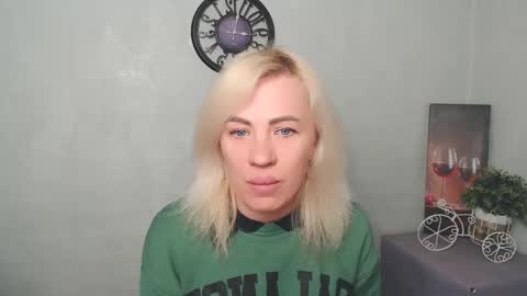 Snapshot of amandaxo_ chatting on March 10, 7:32 am Amanda online show from March 10, 7:32 am