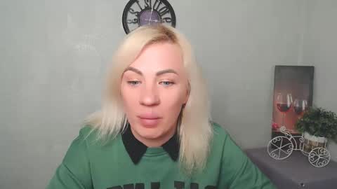 Snapshot of amandaxo_ chatting on March 10, 10:37 am Amanda online show from March 10, 10:37 am