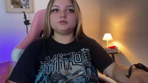 Snapshot of amandhaaa chatting on April 12, 2:33 pm Amandha online show from April 12, 2:33 pm