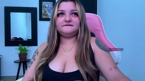 Snapshot of amandhaaa chatting on June 3, 3:17 pm Amandha online show from June 3, 3:17 pm
