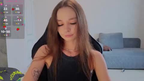 Snapshot of amaneli chatting on June 22, 12:02 pm Mila online show from June 22, 12:02 pm