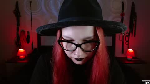 Goddess Amanita online show from December 3, 10:50 am