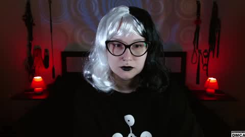 Goddess Amanita online show from December 5, 7:38 am
