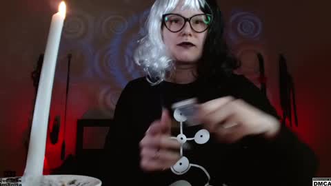 Goddess Amanita online show from December 5, 1:49 pm
