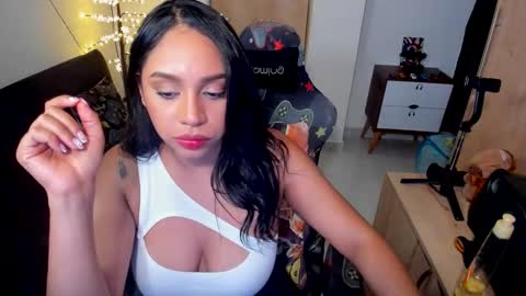 Amara Lux online show from February 15, 7:51 am