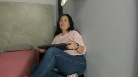 Snapshot of amara_luxe chatting on November 20, 8:19 pm amara_luxe online show from November 20, 8:19 pm