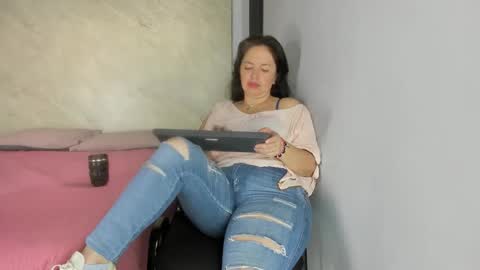 Snapshot of amara_luxe chatting on November 25, 8:09 pm amara_luxe online show from November 25, 8:09 pm