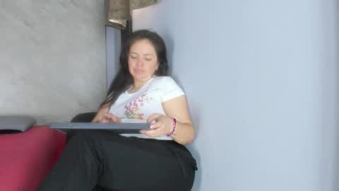 Snapshot of amara_luxe chatting on November 29, 2:31 pm amara_luxe online show from November 29, 2:31 pm