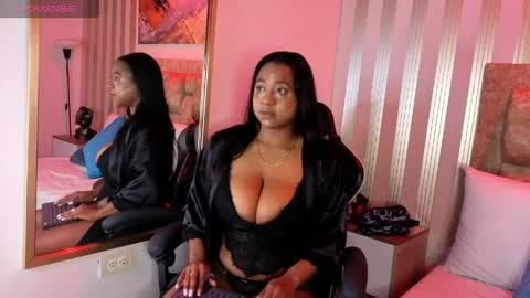 Snapshot of amara_queen_ chatting on April 18, 12:09 pm Amara online show from April 18, 12:09 pm