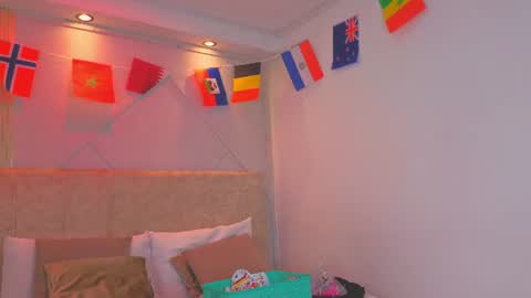 Snapshot of amara_queen_ chatting on June 27, 12:15 am Amara online show from June 27, 12:15 am