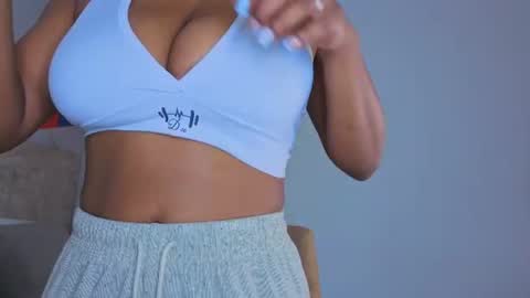 Snapshot of amara_queen_ chatting on July 9, 11:58 am Amara online show from July 9, 11:58 am