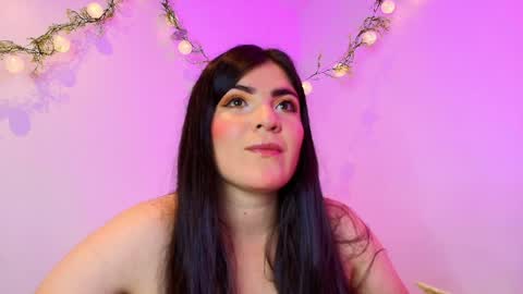 Snapshot of amara_vega chatting on April 6, 10:05 am Amara Vega online show from April 6, 10:05 am