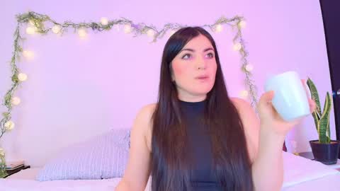 Snapshot of amara_vega chatting on April 7, 4:51 pm Amara Vega online show from April 7, 4:51 pm