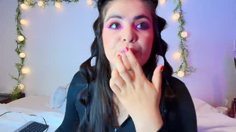 Snapshot of amara_vega chatting on April 10, 8:19 am Amara Vega online show from April 10, 8:19 am