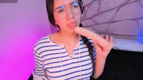 Snapshot of amara_velle chatting on June 11, 1:20 pm amara velle online show from June 11, 1:20 pm