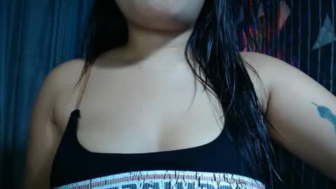 Snapshot of amaragirl_1 chatting on December 15, 10:52 am amaragirl_1 online show from December 15, 10:52 am