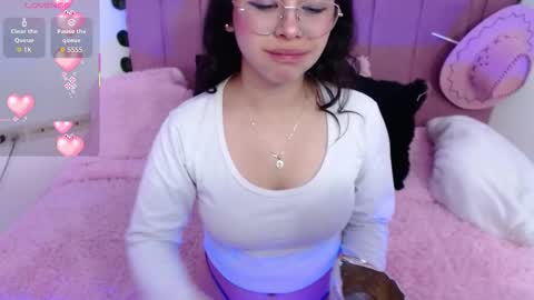 Snapshot of amaris_ferrer chatting on December 4, 1:26 am Criss online show from December 4, 1:26 am