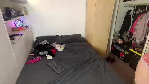 Snapshot of amateurchick chatting on February 1, 1:55 am Kissra online show from February 1, 1:55 am