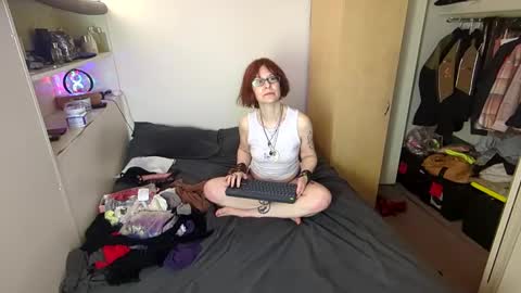 Snapshot of amateurchick chatting on February 3, 3:53 am Kissra online show from February 3, 3:53 am
