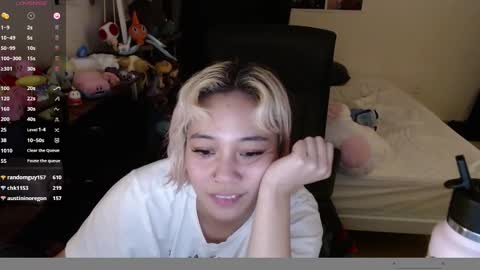 Snapshot of amateuroras chatting on December 26, 3:27 am leash online show from December 26, 3:27 am