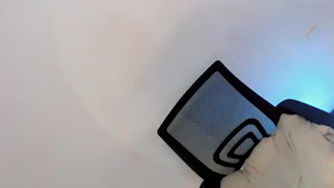 Annika 25yrs old online show from January 25, 3:40 am