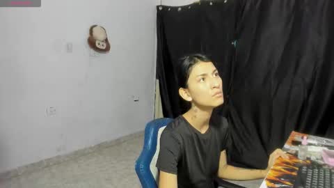 zoe  jack and patraick online show from March 19, 11:53 pm