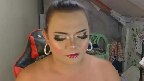 amazingdollshemale online show from April 6, 7:59 pm