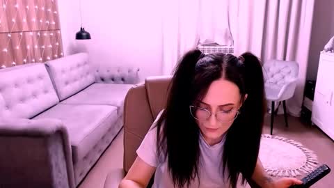 Izza online show from December 15, 2:10 pm