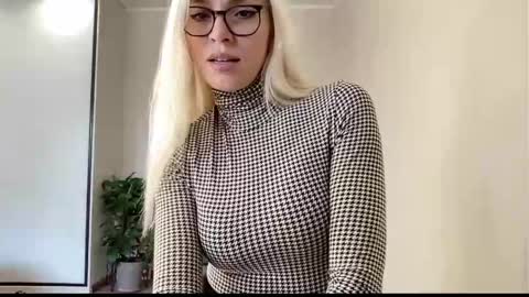 Snapshot of amazingkelly chatting on May 8, 8:30 am Kelly online show from May 8, 8:30 am
