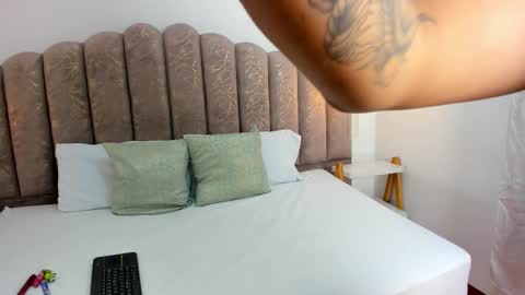 Snapshot of ambar85 chatting on November 30, 1:20 am ambar85 online show from November 30, 1:20 am