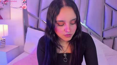 Snapshot of ambar_devon chatting on January 13, 12:30 am online show from January 13, 12:30 am