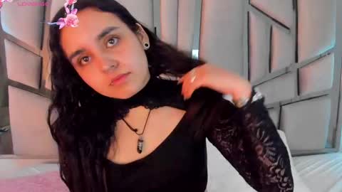 Snapshot of ambar_devon chatting on January 20, 7:04 pm online show from January 20, 7:04 pm