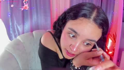 Snapshot of ambar_devon chatting on February 14, 1:45 am online show from February 14, 1:45 am