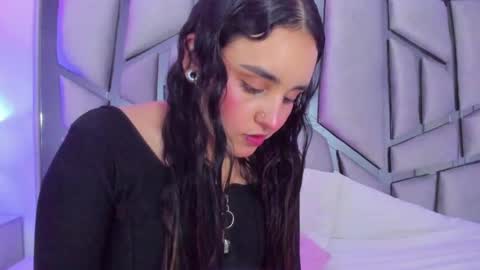 Snapshot of ambar_devon chatting on February 17, 7:21 pm online show from February 17, 7:21 pm