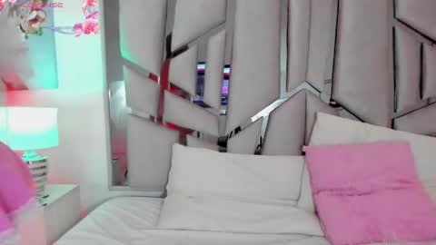 Snapshot of ambar_devon chatting on February 24, 12:30 am online show from February 24, 12:30 am