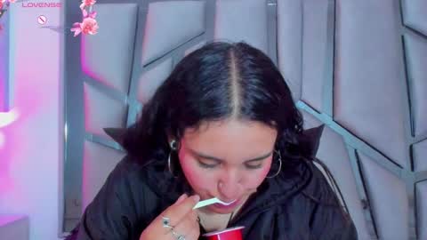 Snapshot of ambar_devon chatting on February 28, 11:12 pm online show from February 28, 11:12 pm