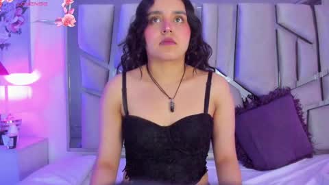 Snapshot of ambar_devon chatting on March 4, 1:12 am online show from March 4, 1:12 am