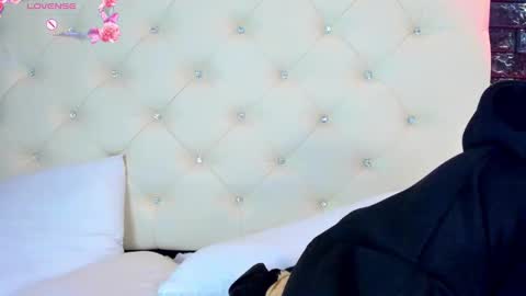 Snapshot of ambar_devon chatting on March 10, 9:43 am online show from March 10, 9:43 am